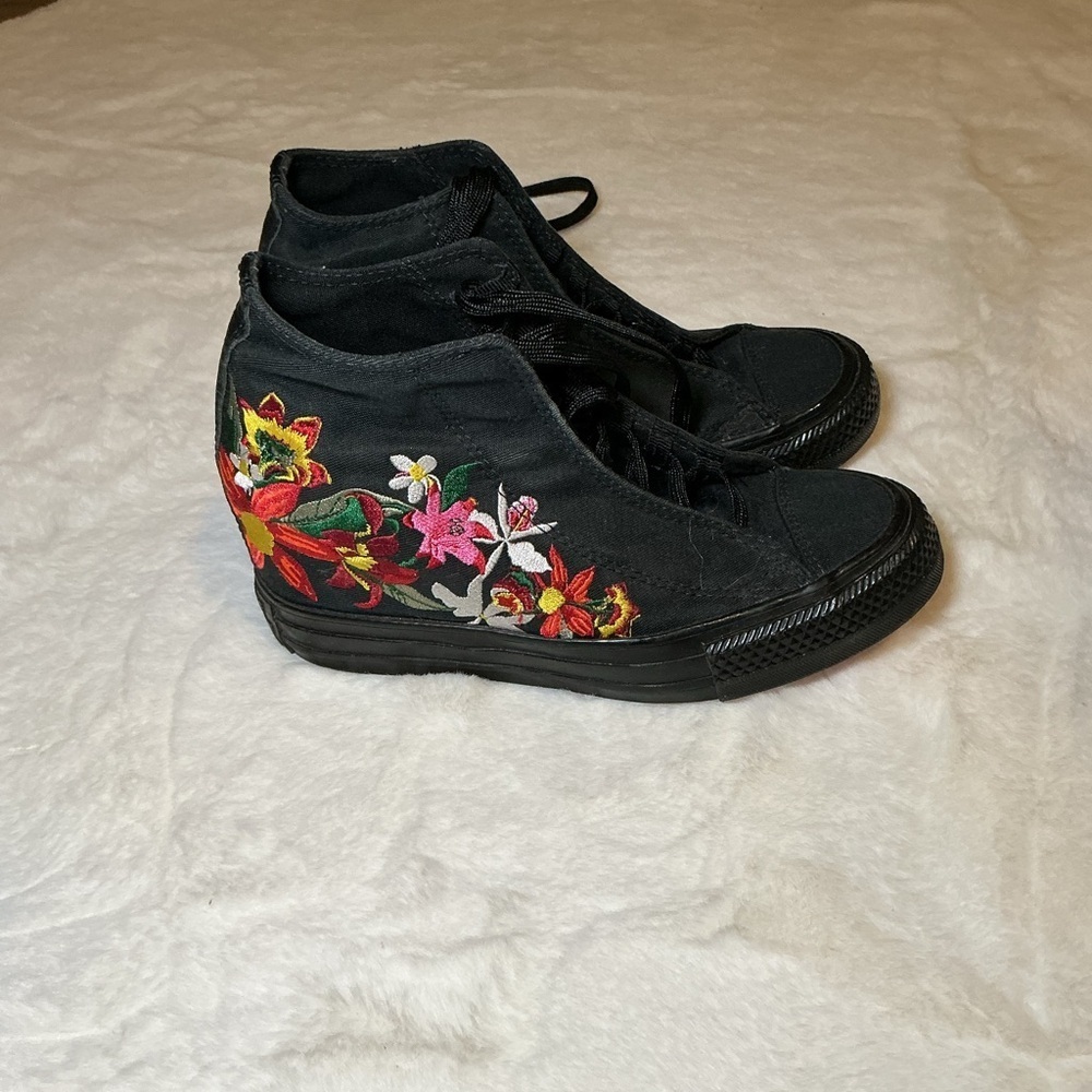 Converse Floral Embroidered High-Top Sneakers - Picture 3 of 6